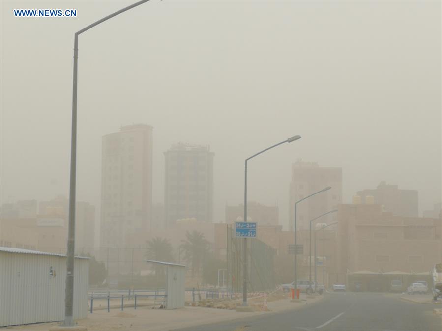 KUWAIT-HAWALLI GOVERNORATE-HEAVY DUST