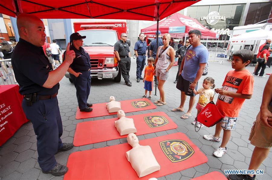 U.S.-LOS ANGELES-SIDEWALK CPR DAY