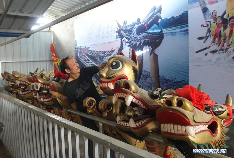 #CHINA-HUNAN-DRAGON BOAT BOW MAKING (CN)