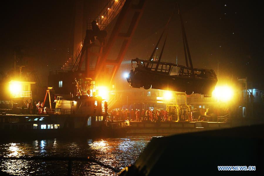 CHINA-CHONGQING-BUS WRECK-RETRIEVED (CN)