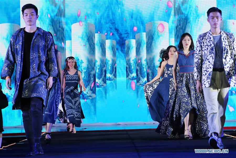 #CHINA-JIANGSU-NANTONG UNIVERSITY-FASHION SHOW (CN)