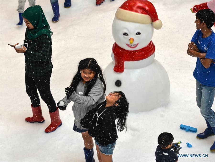 INDONESIA-JAKARTA-CHRISTMAS-SNOW PARK