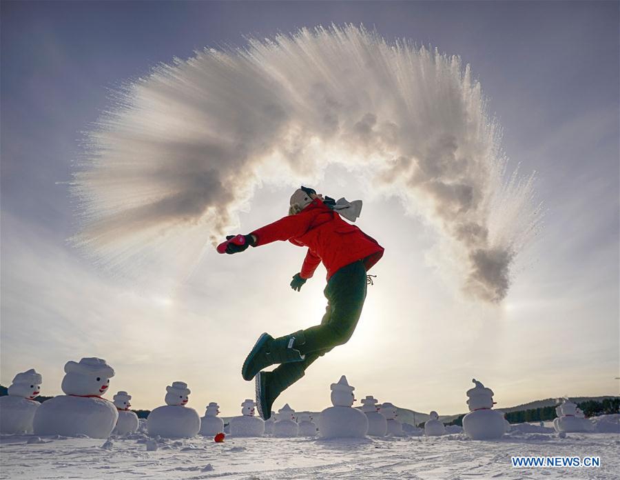 CHINA-HEILONGJIANG-MOHE-POURING WATER INTO ICE (CN)