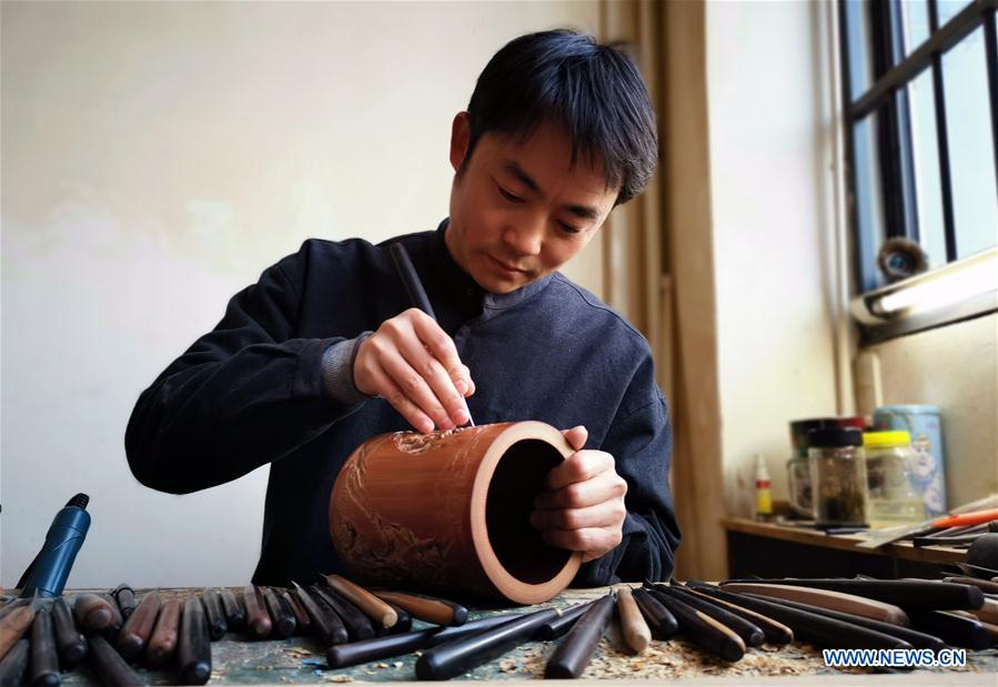 CHINA-ANHUI-HUANGSHAN-HANDICRAFTS (CN)