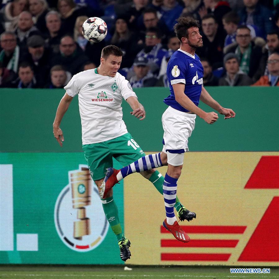 (SP)GERMANY-GELSENKIRCHEN-SOCCER-GERMAN CUP-QUARTERFINAL-SCHALKE 04 VS WERDER BREMEN