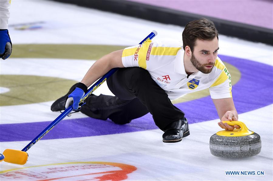 (SP)CHINA-BEIJING-CURLING-WCF WORLD CUP GRAND FINAL-DAY 1