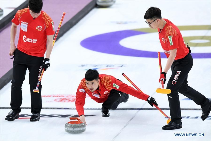 (SP)CHINA-BEIJING-CURLING-WCF WORLD CUP GRAND FINAL-DAY 2