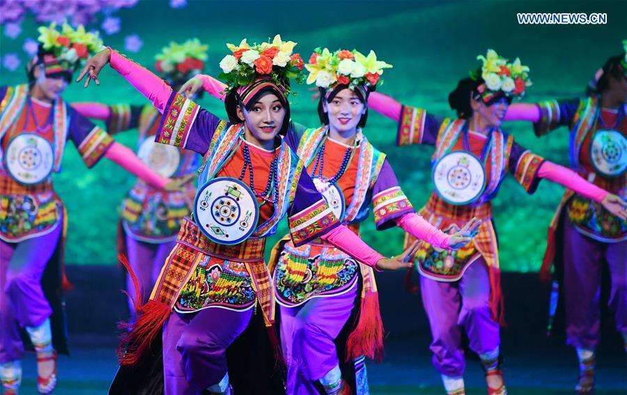 CHINA-GANSU-GANNAN-DANCE PERFORMANCE (CN)