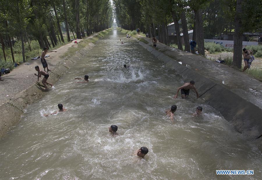 KASHMIR-SRINAGAR-HOT WEATHER