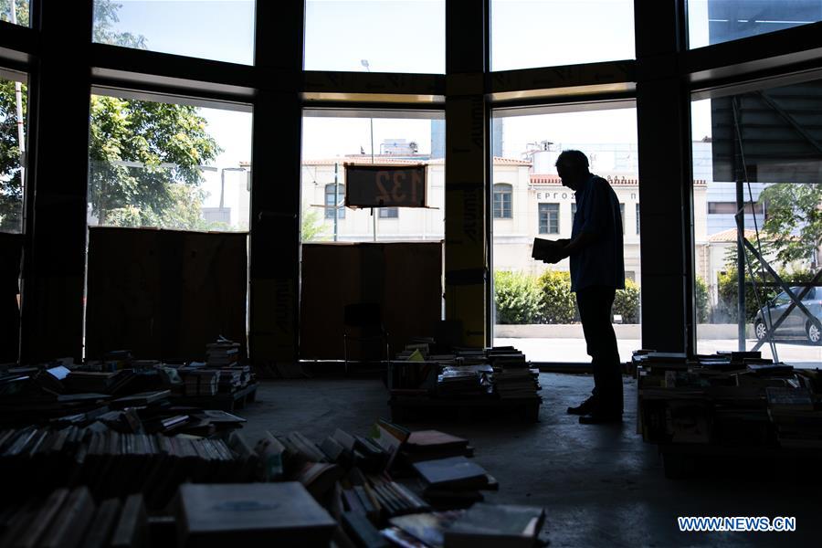 GREECE-ATHENS-BOOKSTORE RUN BY HOMELESS