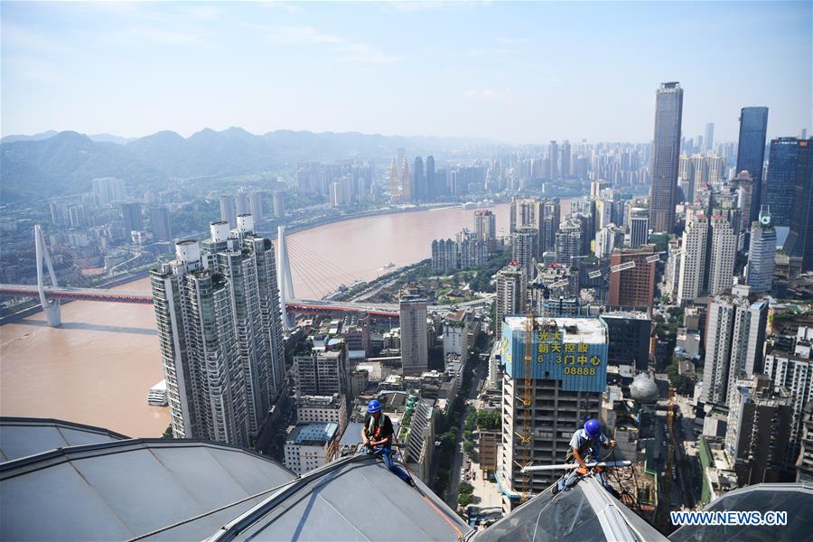 CHINA-CHONGQING-SUMMER-WORKERS (CN)