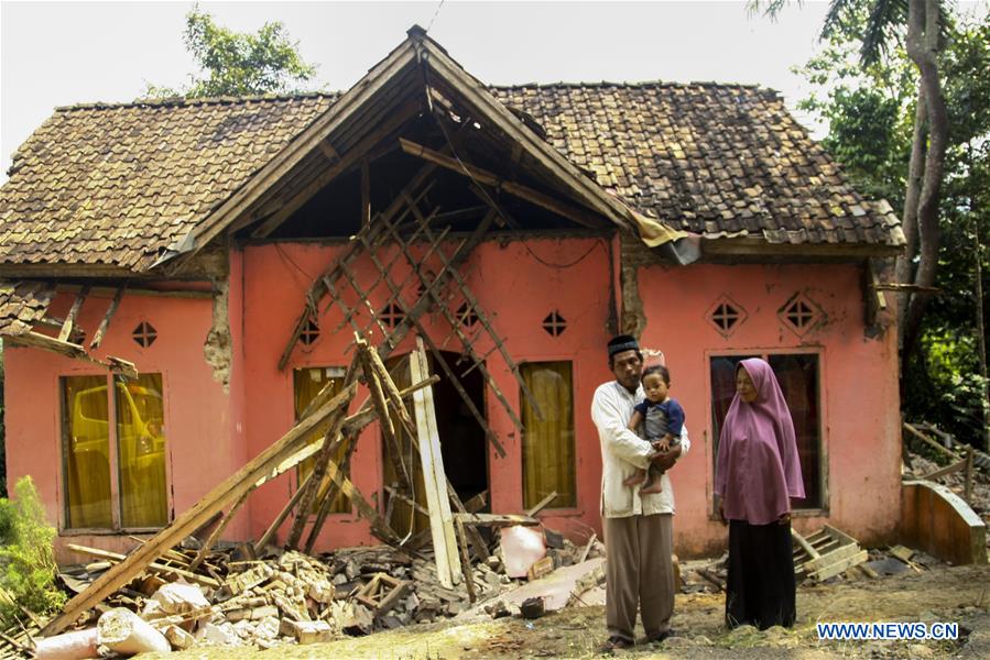 INDONESIA-BANTEN-QUAKE-WARNING