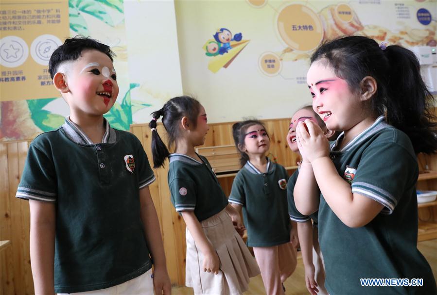 CHINA-HEBEI-SHIJIAZHUANG-KIDS-LOCAL OPERA (CN)