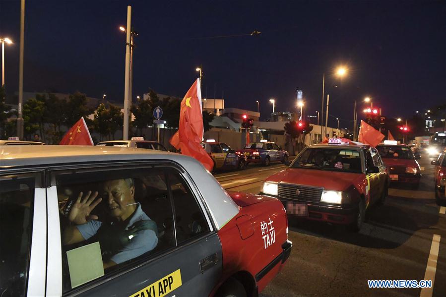 CHINA-HONG KONG-TAXIS RALLY-CALLING FOR PEACE (CN)