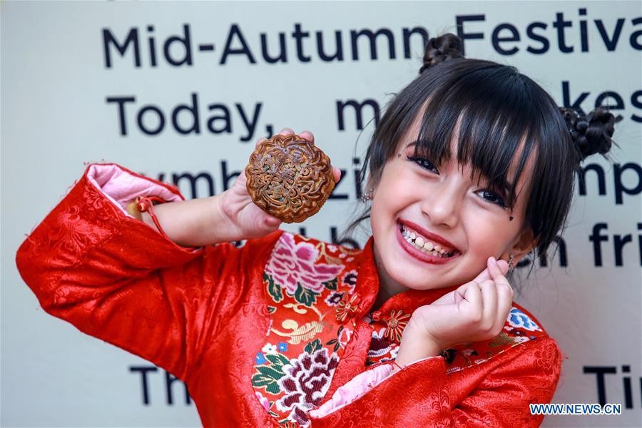 PHILIPPINES-MANILA-MOONCAKES-MID-AUTUMN FESTIVAL