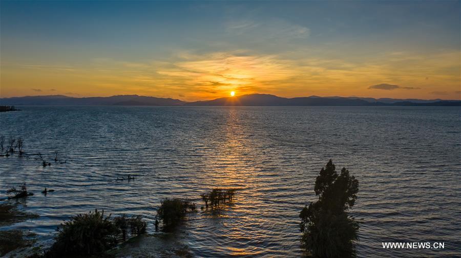 CHINA-YUNNAN-KUNMING-DIANCHI LAKE-SCENERY (CN)