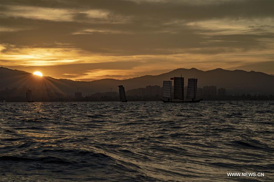 CHINA-YUNNAN-KUNMING-DIANCHI LAKE-SCENERY (CN)