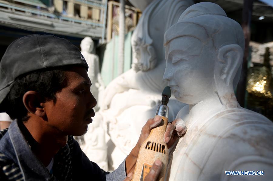 MYANMAR-MANDALAY-MARBLE SCULPTURE-CARVING 