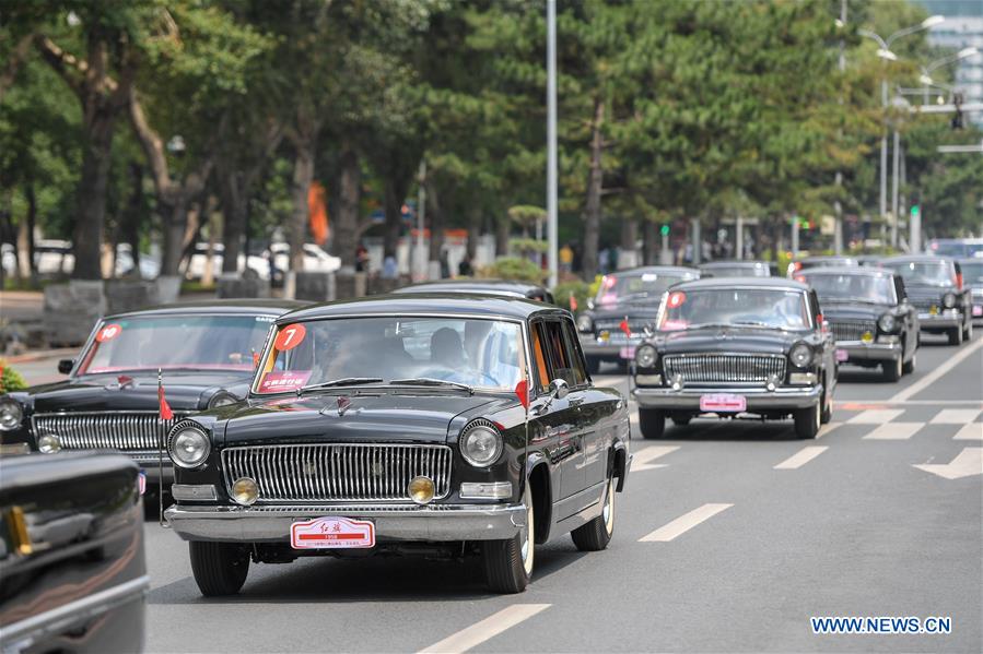 CHINA-JILIN-CHANGCHUN-CLASSIC CAR-PARADE (CN)