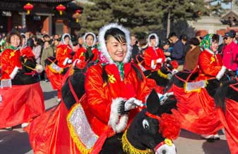 Temple fairs held across China during Spring Festival holiday