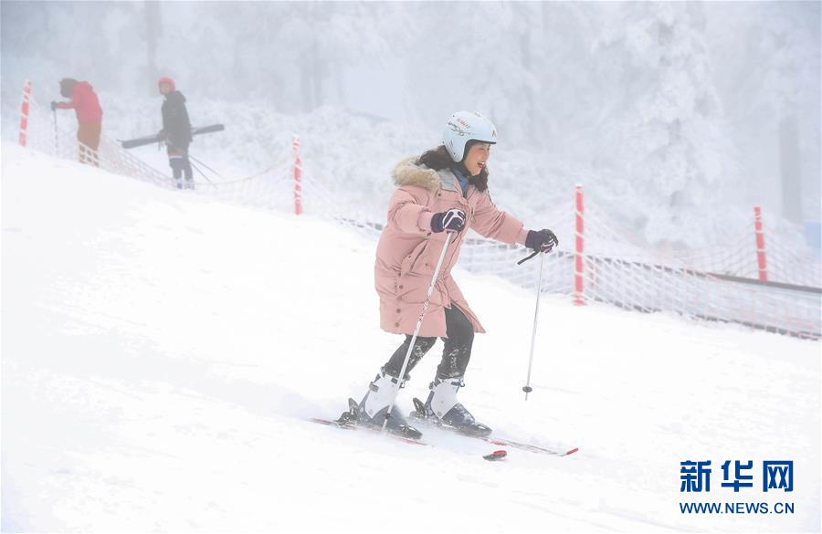 （社会）（4）畅游冰雪瓦屋山