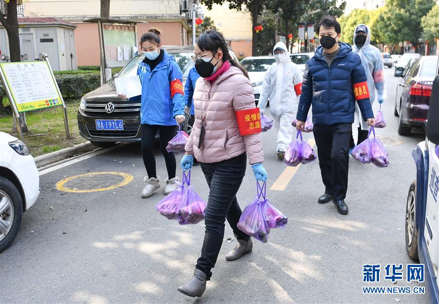 （习近平致敬的战“疫”英雄·志愿者篇·图文互动）（6）他们，微光成炬照征程