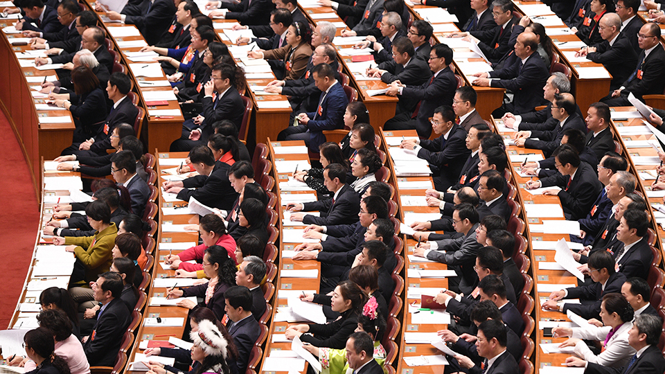 十三届全国人大一次会议举行第四次全体会议